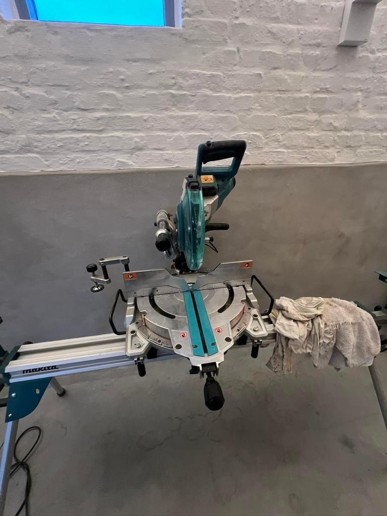 Makita afkortzaag ls1019l met onderstel DEAWST07, Ophalen, Zo goed als nieuw, Afkortzaag