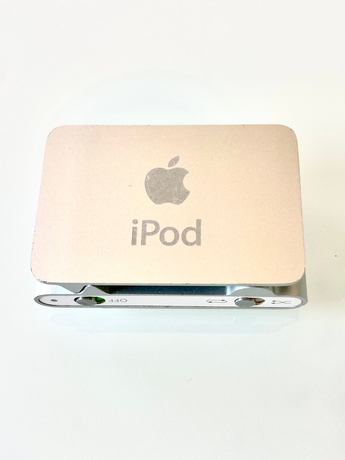 Ipod Shuffle 2e génération 2 Go 8 heures, Enlèvement ou Envoi, Comme neuf, Shuffle