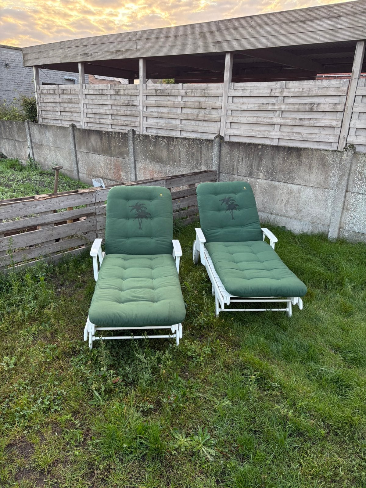 2 ligstoelen verstelbaar en verplaatsbaar, Ophalen, Gebruikt, Kunststof, Verstelbaar
