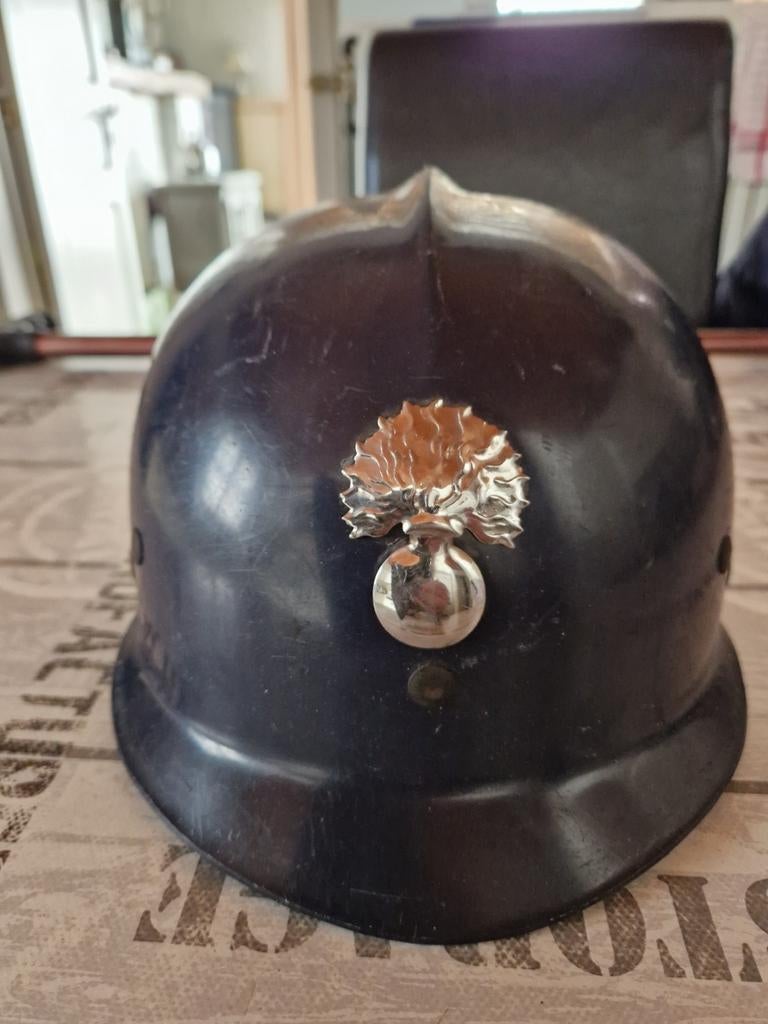 Oude helm met binnenwerk oproer gendarmerie, Verzamelen, Ophalen