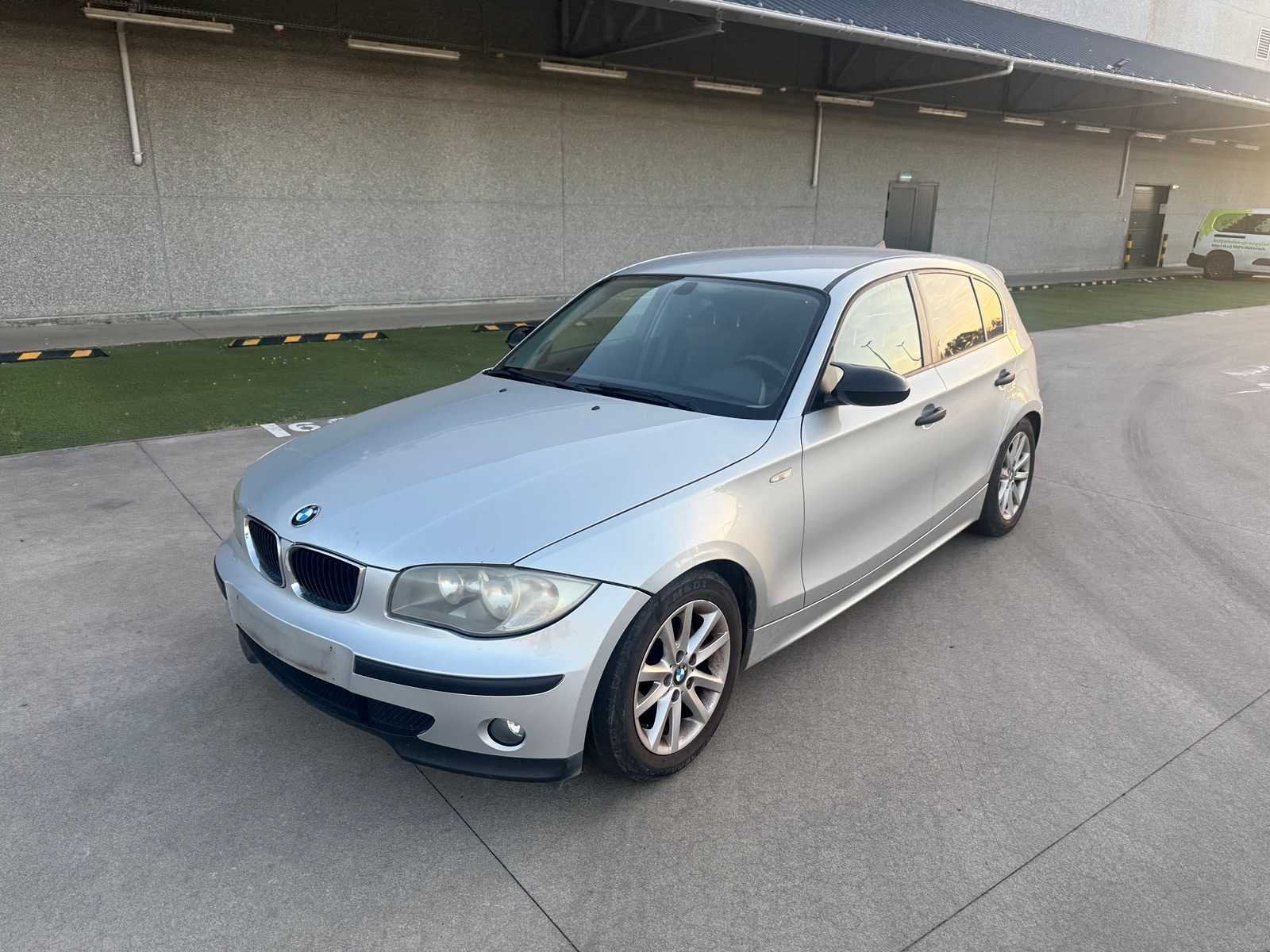 BMW - 2006 - 118 - - Personenauto, Auto's, BMW, 1 Reeks, Gebruikt, Bedrijf, Handgeschakeld