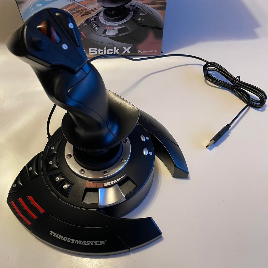 Joystick (Thrustmaster) + Originele doos, Computers en Software, Joysticks, Ophalen of Verzenden, Zo goed als nieuw