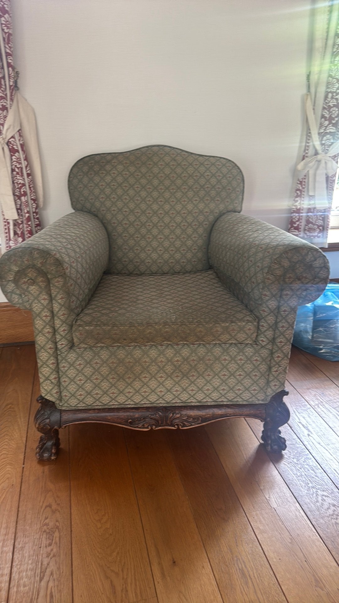 Dit is een klassieke, armstoel in Louis XV/Franse stijl,, Ophalen, Gebruikt