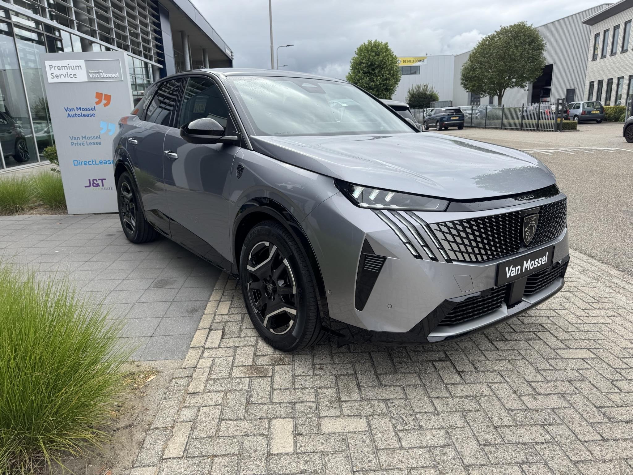 Peugeot 3008 e-3008 210 GT+open dak (automatique), Autos, 289 min, Argent ou Gris, 157 kW, 5 portes
