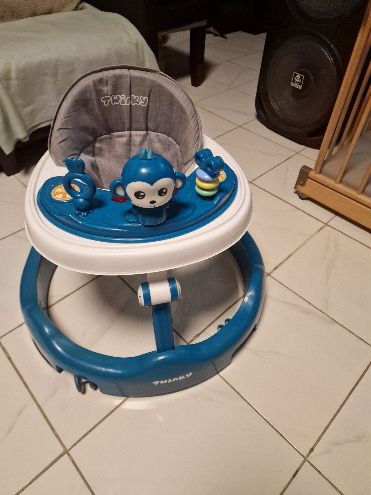 trotteur bébé en parfait état possible de livrer, Enfants & Bébés, Enlèvement, Utilisé