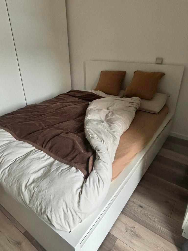 Malm Bedframe 140x200 + lattenbodem, matras en schuiven, Huis en Inrichting, Ophalen, Zo goed als nieuw