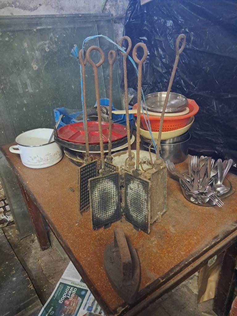 Hooirijken, wafelijzers, Ophalen
