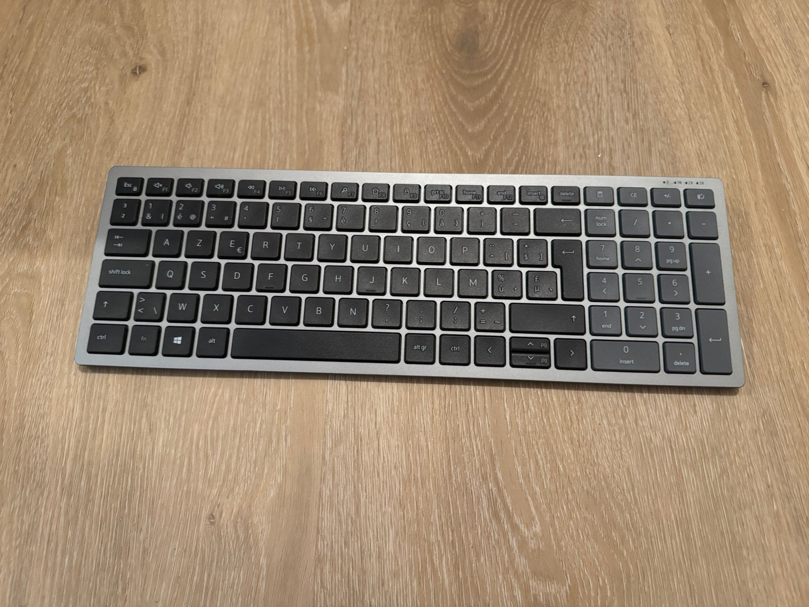 Toetsenbord draadloos, Computers en Software, Toetsenborden, Multimediatoetsen, Azerty, Ophalen of Verzenden, Zo goed als nieuw