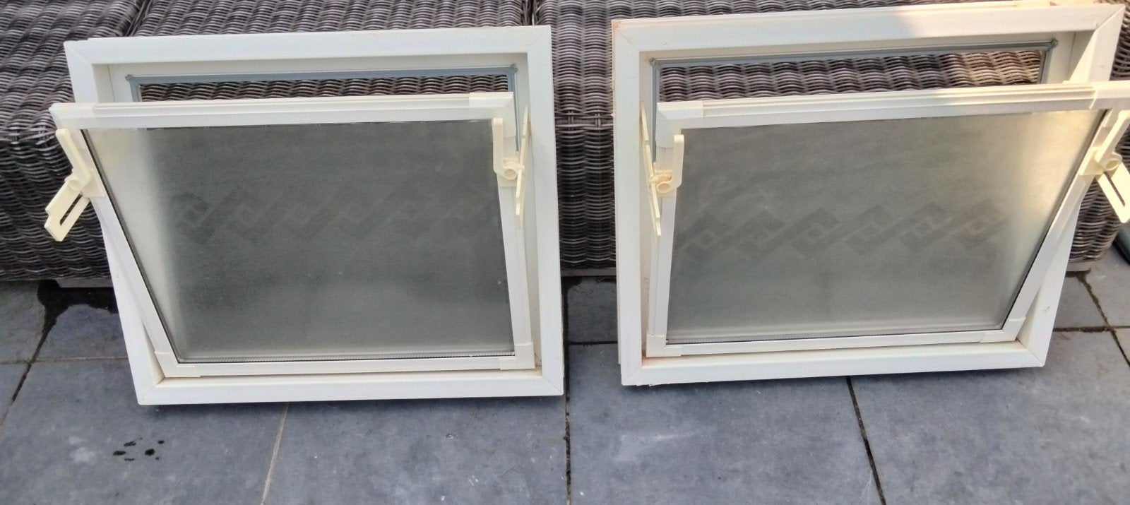Te koop nog zo goed als nieuw twee Raampjes voor chalet enz, Doe-het-zelf en Bouw, Glas en Ramen, Ophalen of Verzenden