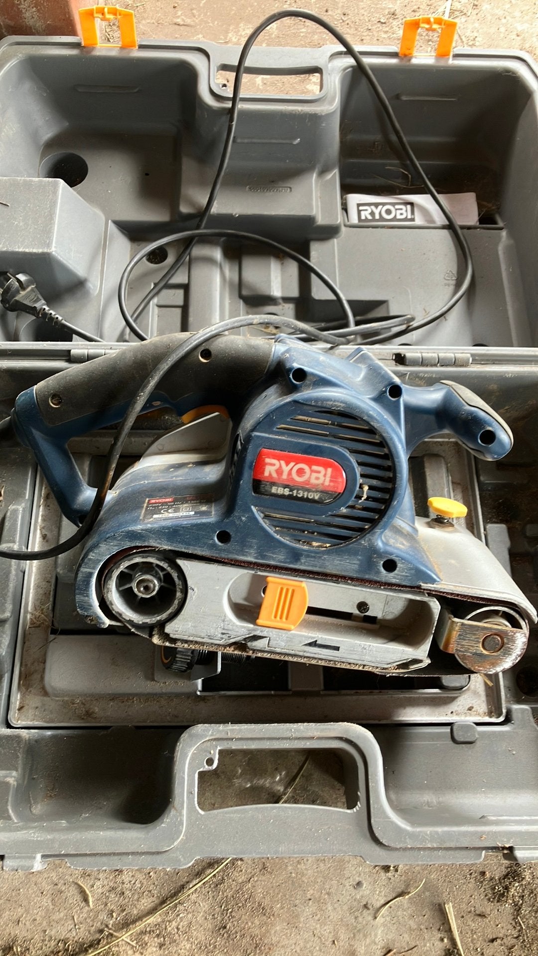 Bandschuurmachine RYOBI  EBS 1310 v, Ophalen of Verzenden, Gebruikt, 1200 watt of meer, Bandschuurmachine