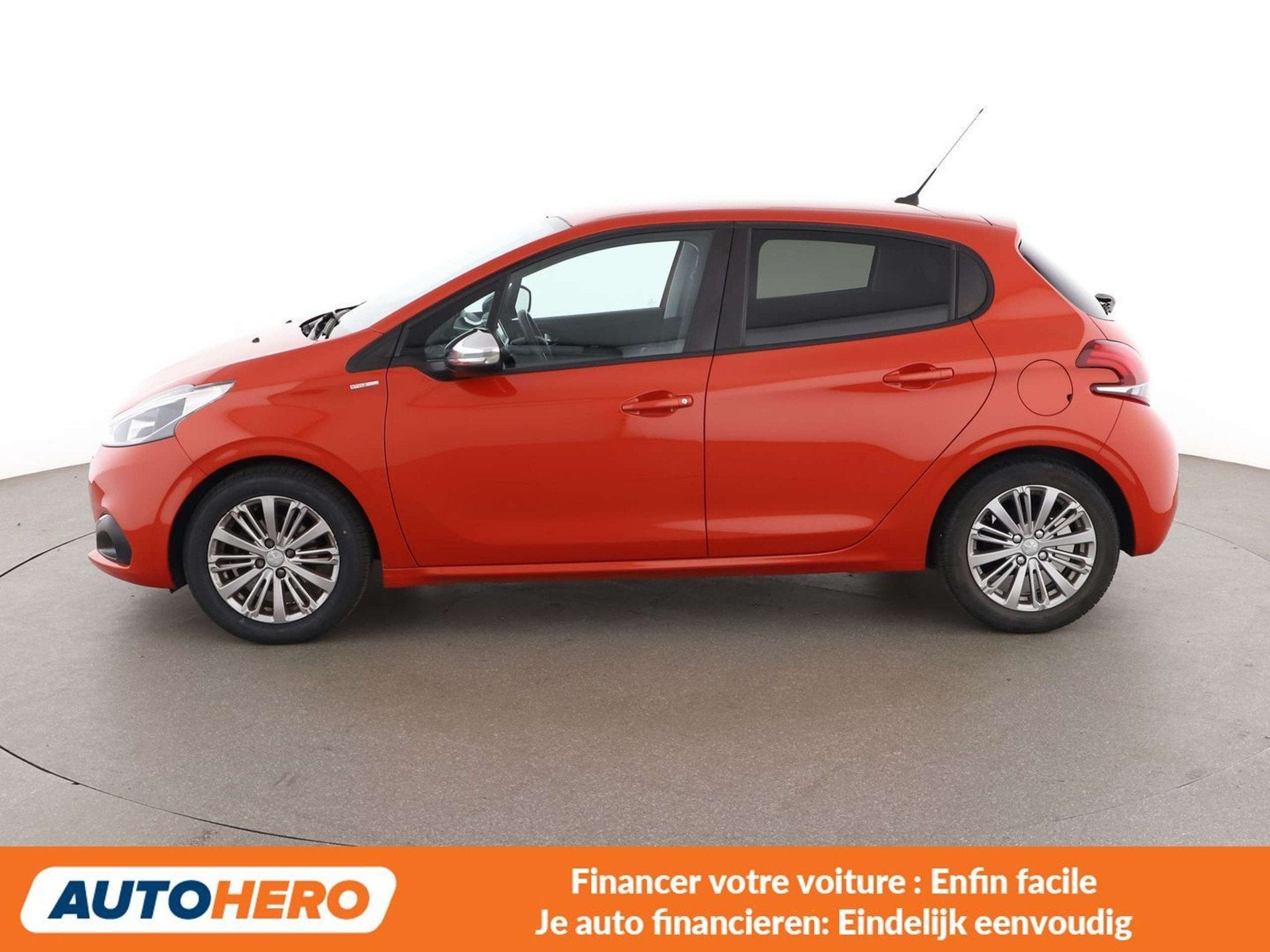 Peugeot 208 1.2 e-VTi Style (bj 2018), Auto's, Voorwielaandrijving, Stof, Gebruikt, Zwart