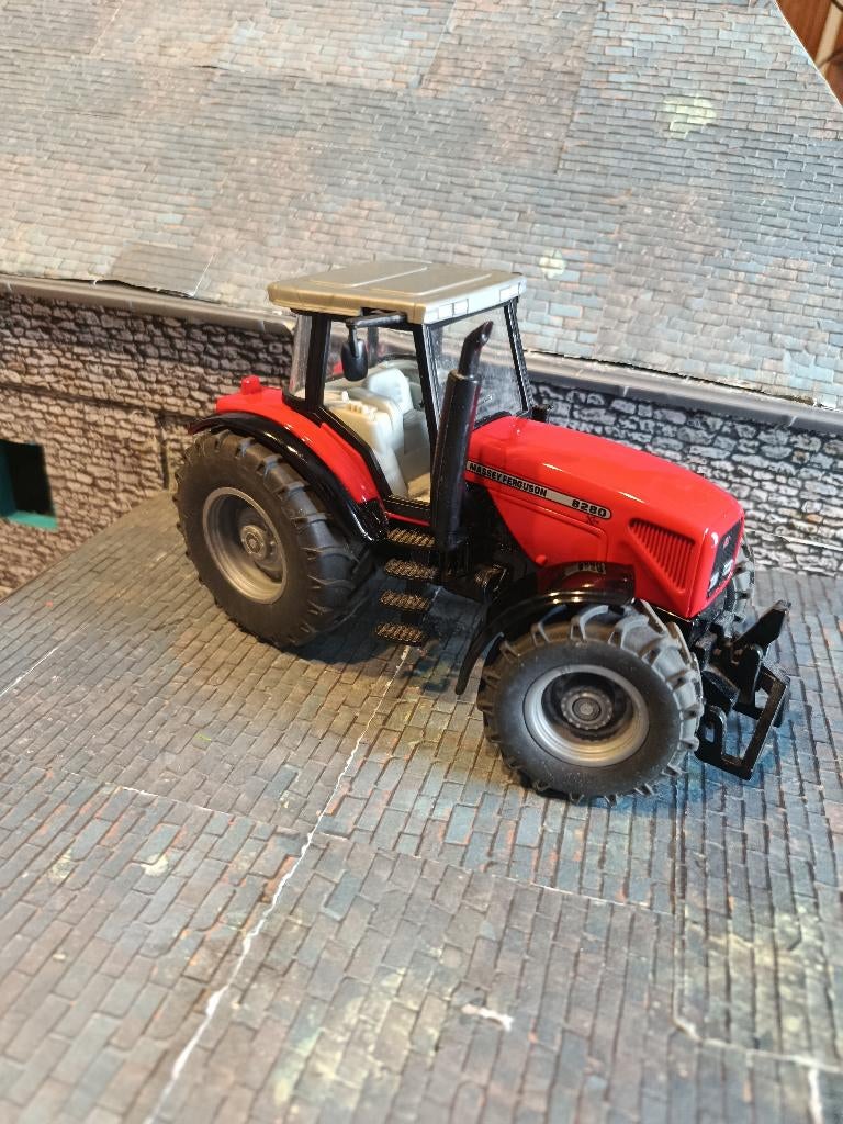 Massey-Ferguson 8280 Xtra Siku, Hobby en Vrije tijd, Modelauto's | 1:32, Zo goed als nieuw, Tractor of Landbouw, SIKU, Ophalen of Verzenden