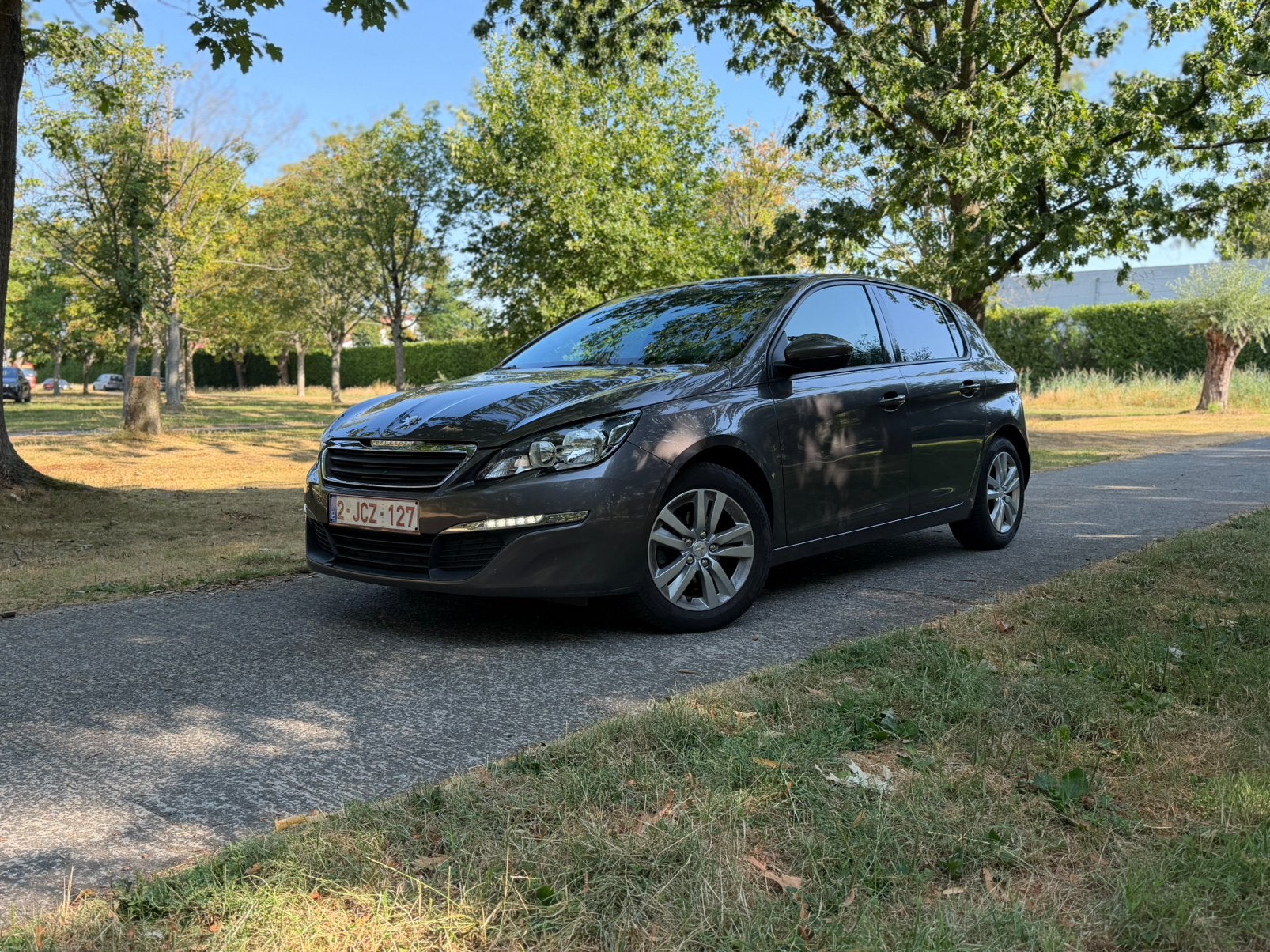 Peugeot 308 PANODAK 1.2 benzine euro 5 Blanco GVV 110 ooo km, Auto's, Voorwielaandrijving, Stof, Bruin, 5 deurs