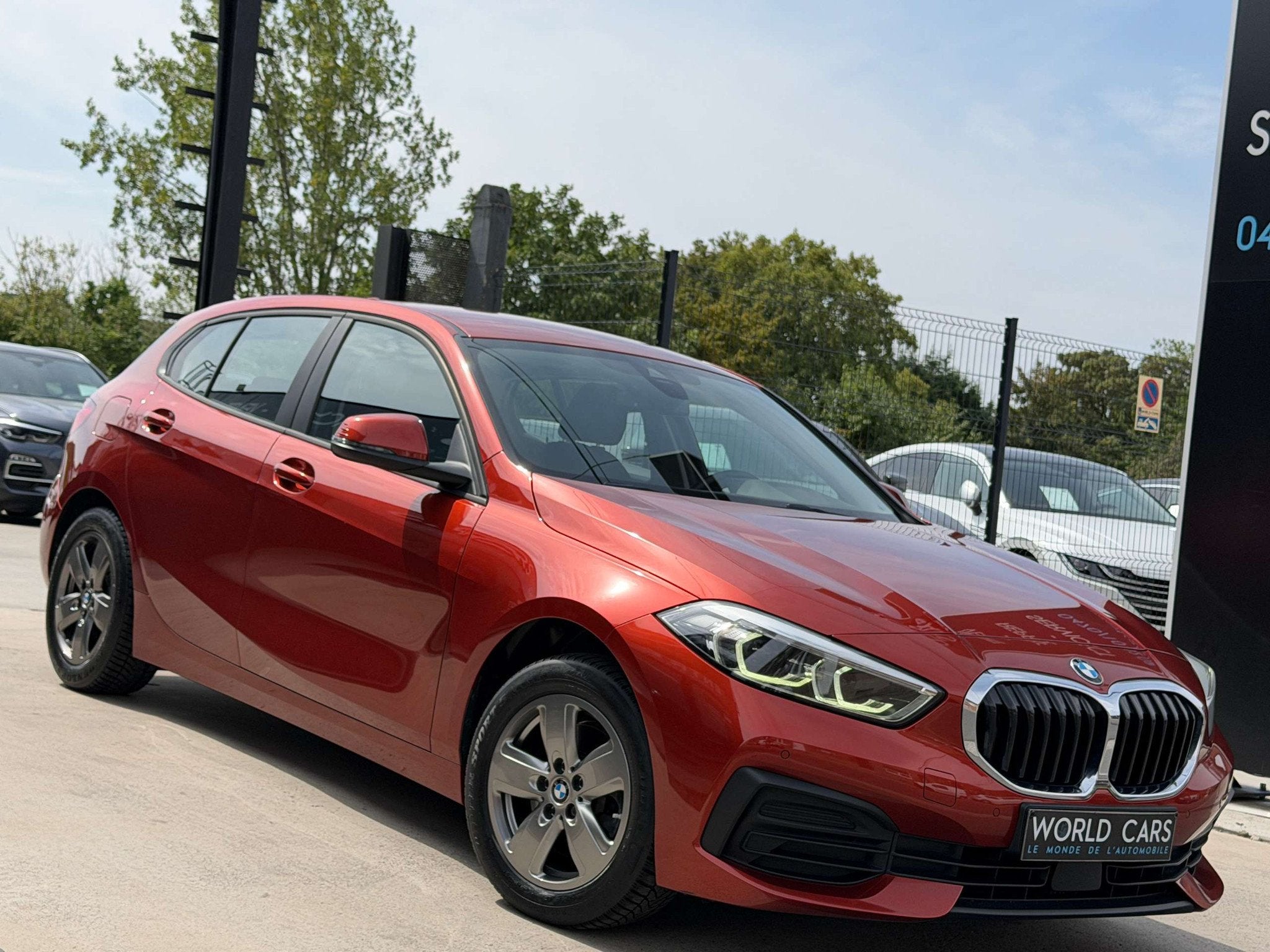 BMW 1 Serie 118 118i OPF XENON - NAVIGATION - CRUISE - APPLE, Auto's, BMW, Gebruikt, Zwart, Overige kleuren, 1365 kg