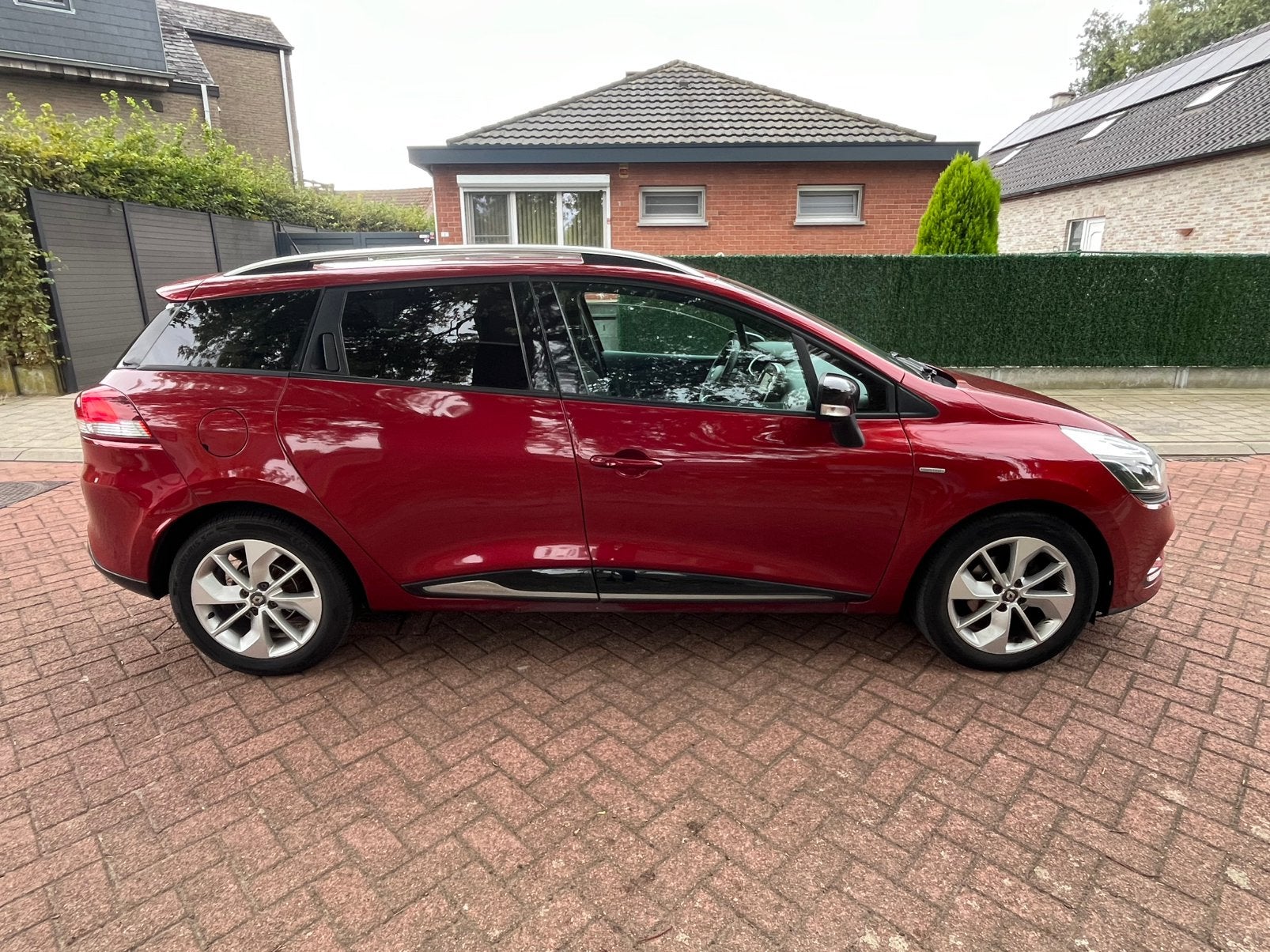 Renault clio 0.9 essence 131000 km 03/2018 euro6, Autos, Rouge, Achat, Euro 6, Boîte manuelle