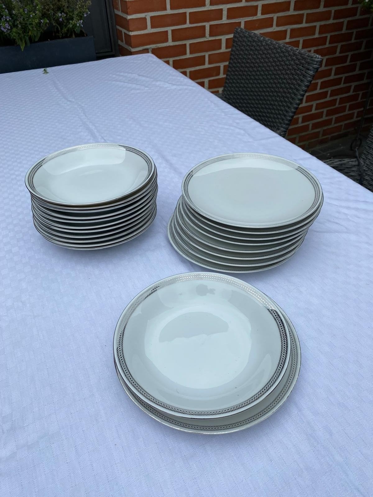 Des assiettes plates et profondes !, Enlèvement
