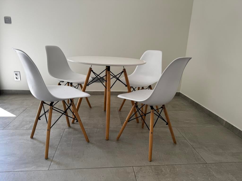 Kleine ronde tafel met 4 stoelen, Quatre personnes, Rond, 50 à 100 cm, Enlèvement