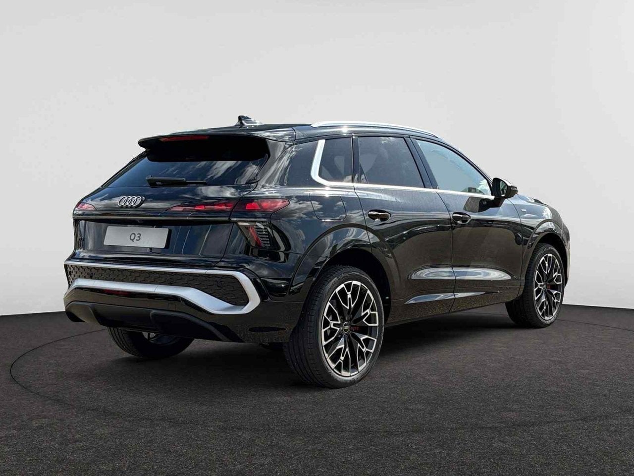 Audi Q3 SUV e-hybrid (PHEV) CORPORATE S 35 TFSI 275 PK S TRO, Auto's, Automaat, 48 g/km, Lederen bekleding, Zwart