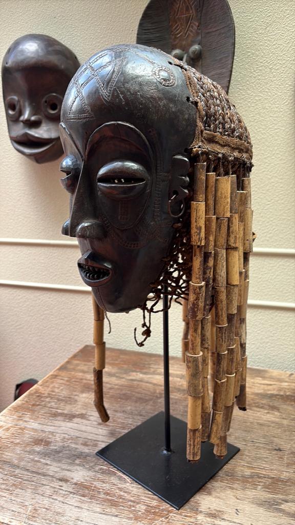 Masque chokwe rasta, Enlèvement ou Envoi