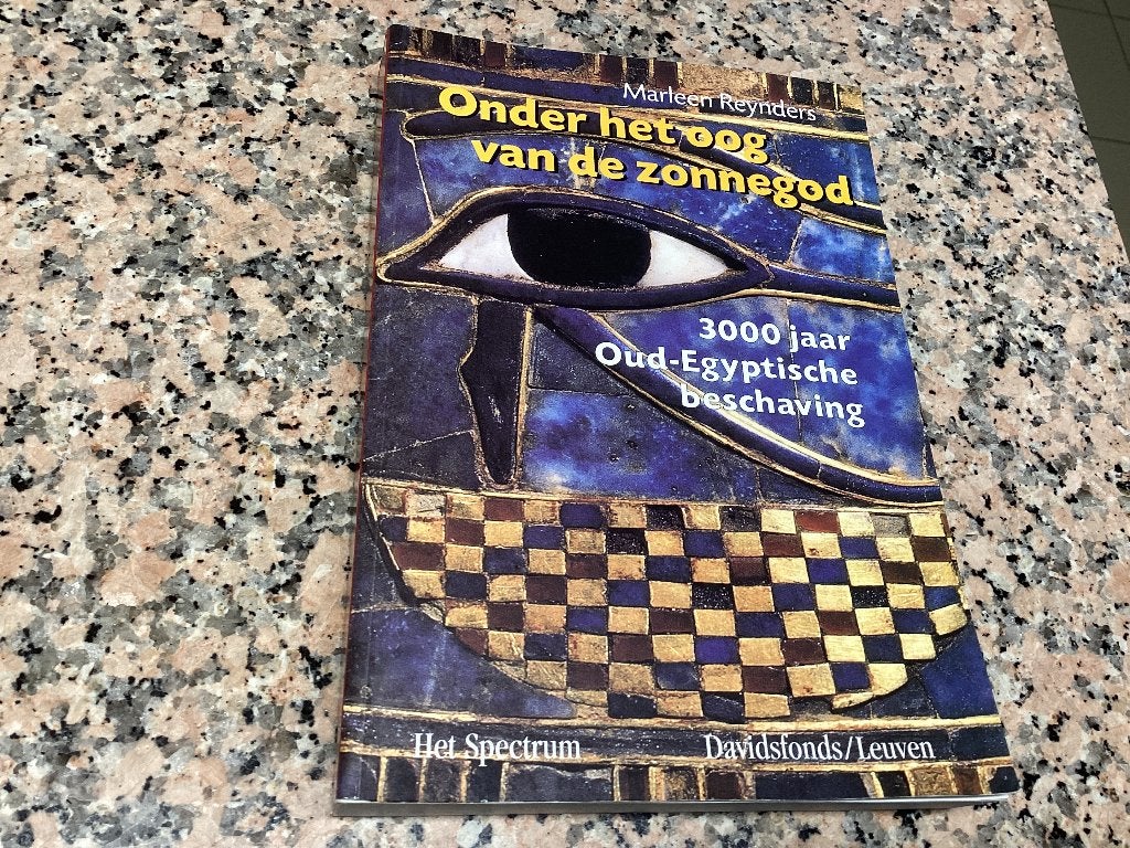 Onder het oog van de zonnegod. MArleen Reynders. 3000 jaar, Boeken, Ophalen of Verzenden, 14e eeuw of eerder, Zo goed als nieuw