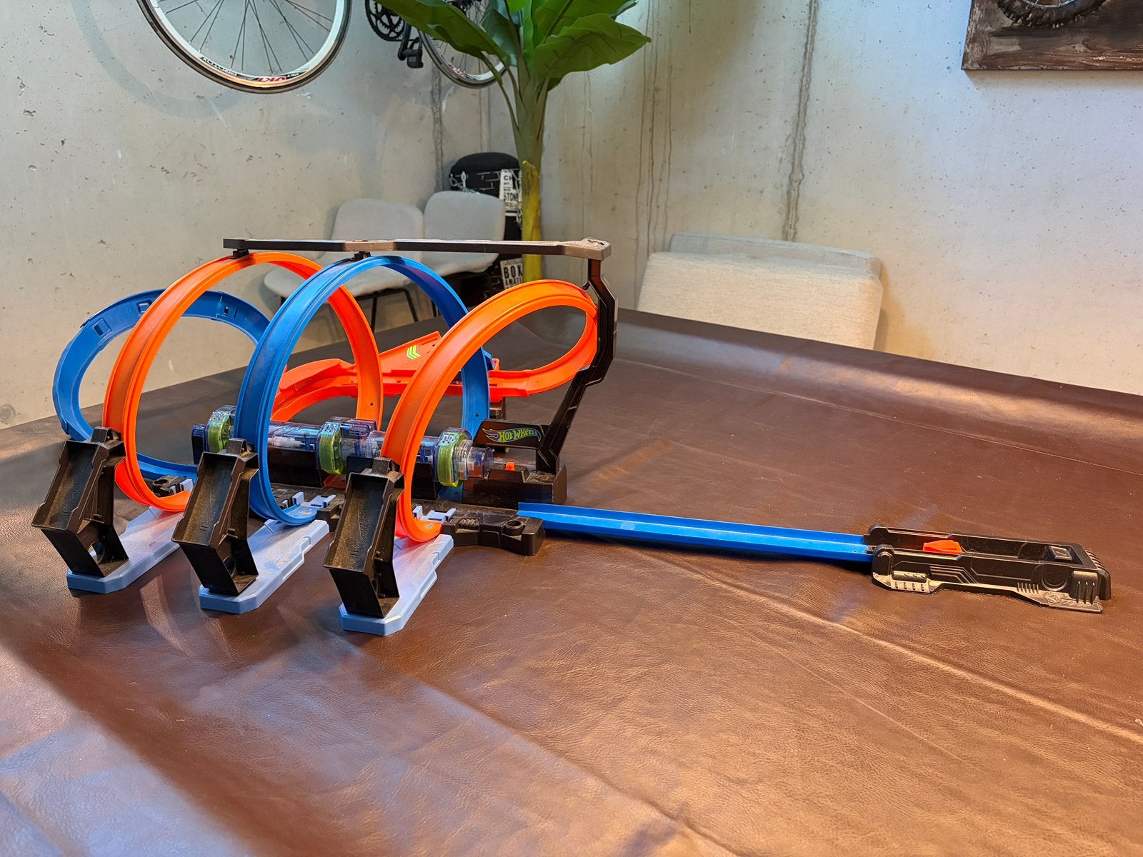 Hot wheels racebaan batterijen loopings, Enfants & Bébés, Jouets | Circuits, Enlèvement, Comme neuf, Circuit, Hot Wheels