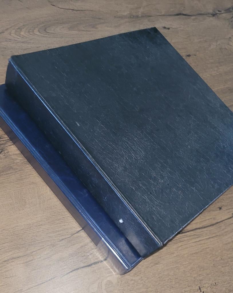 2 kanten voor munten a4 formaat  met 12 bine mapen, Ophalen