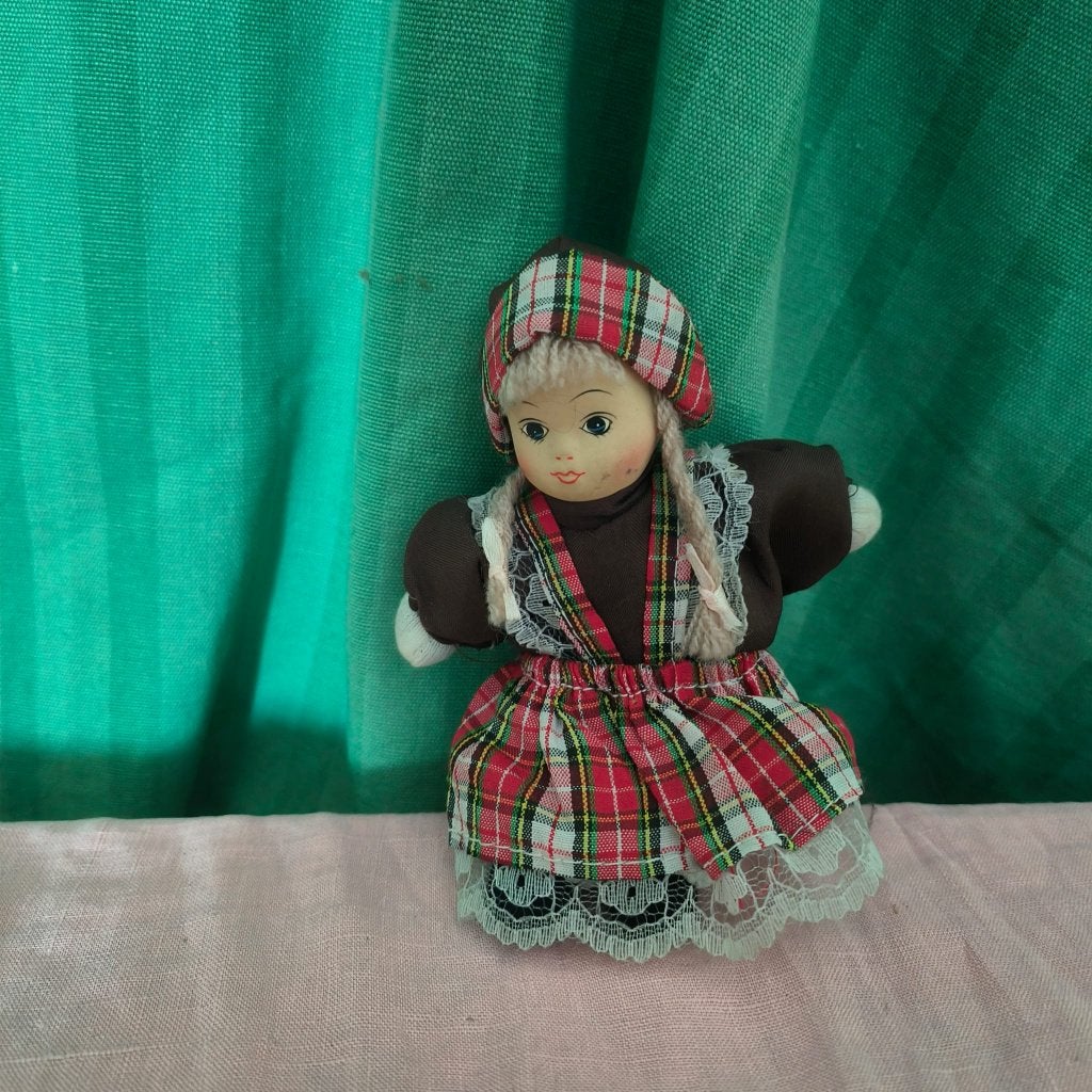 Popje in Schotse klederdracht, Ophalen of Verzenden, Gebruikt