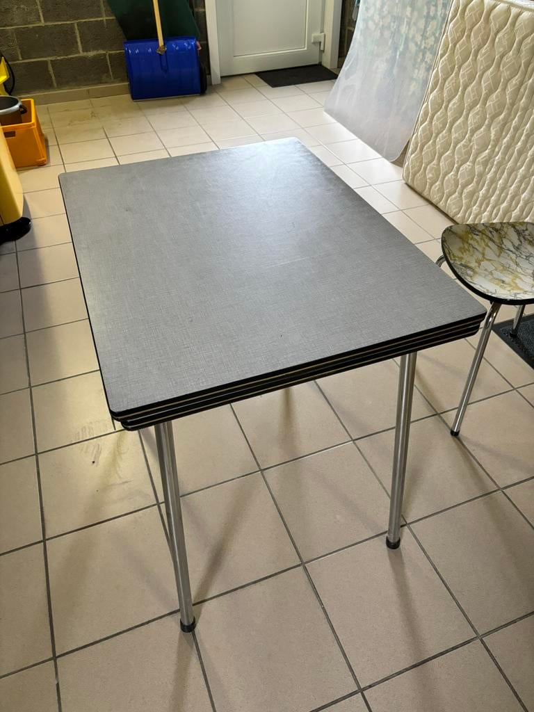 Table + chaise en formica (ensemble vintage), Maison & Meubles, Enlèvement, Utilisé