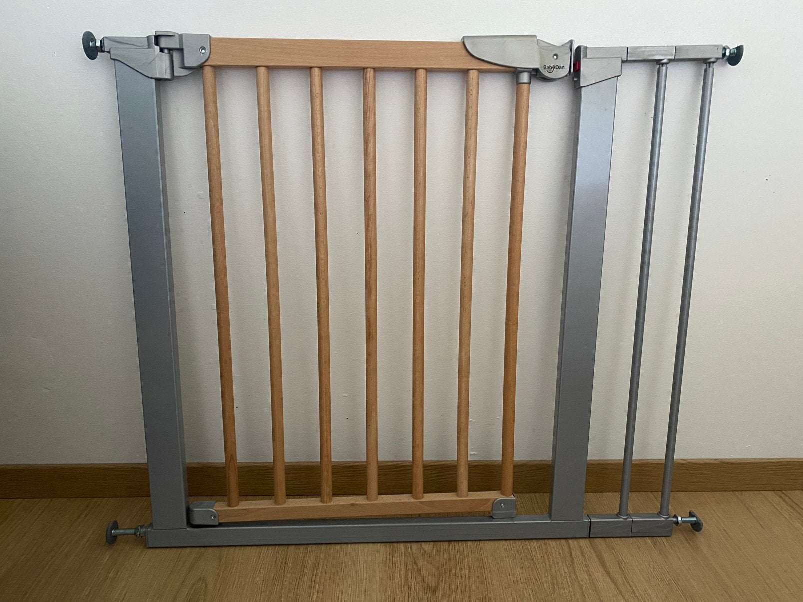 Traphekje Babydan grijs met hout (2x), Kinderen en Baby's, Traphekjes, Ophalen, Gebruikt, Klemhekje, Hout