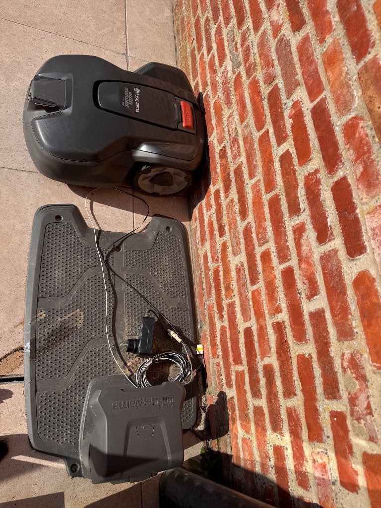 Husqvarna Automower 310 Mark II, 3 ans, fonctionne parfait, Enlèvement, Comme neuf, 20 à 25 cm, Husqvarna