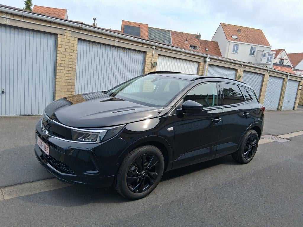 Opel grandland black edition 2024 1.2l, Auto's, Opel, 1199 cc, Leder en Stof, Zwart, Handgeschakeld