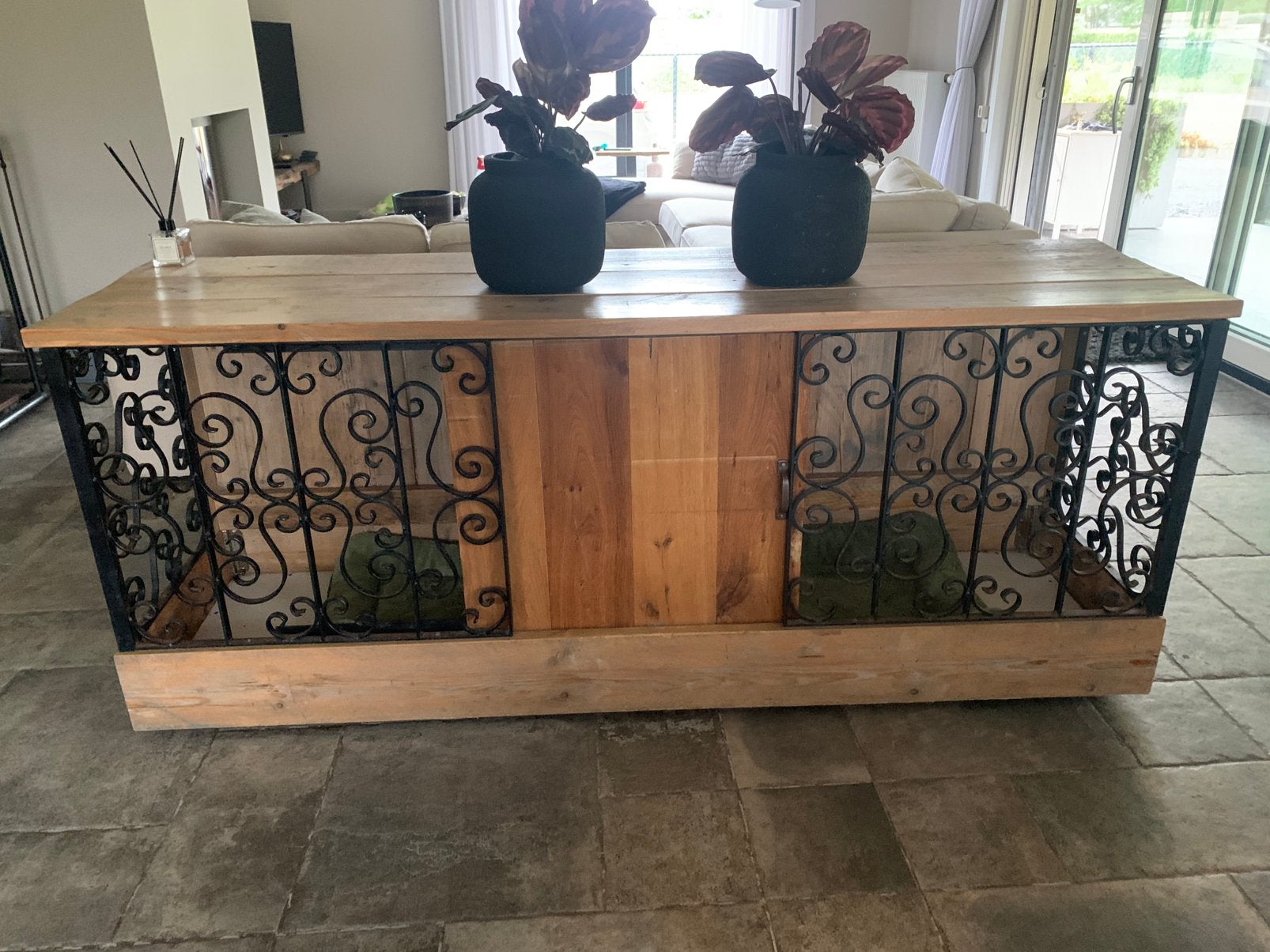 Hondenbench steigerhout met ijzer sierwerk, Enlèvement, Comme neuf