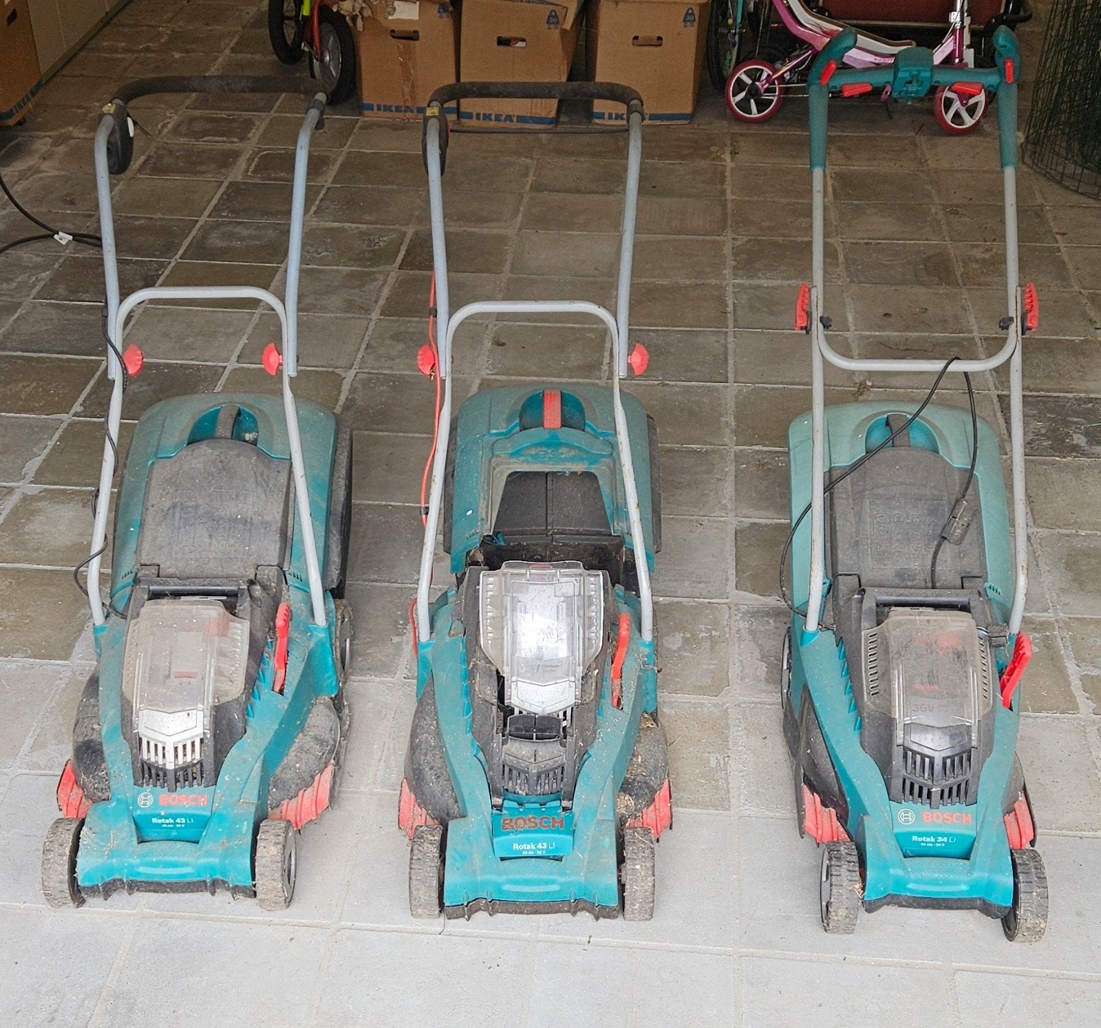 2x Bosch Rotak 43 Li 43cm en Rotak 34 Li 34cm voor onderdele, Tuin en Terras, Ophalen, Cirkelmaaier, Gebruikt, Accu-grasmaaier