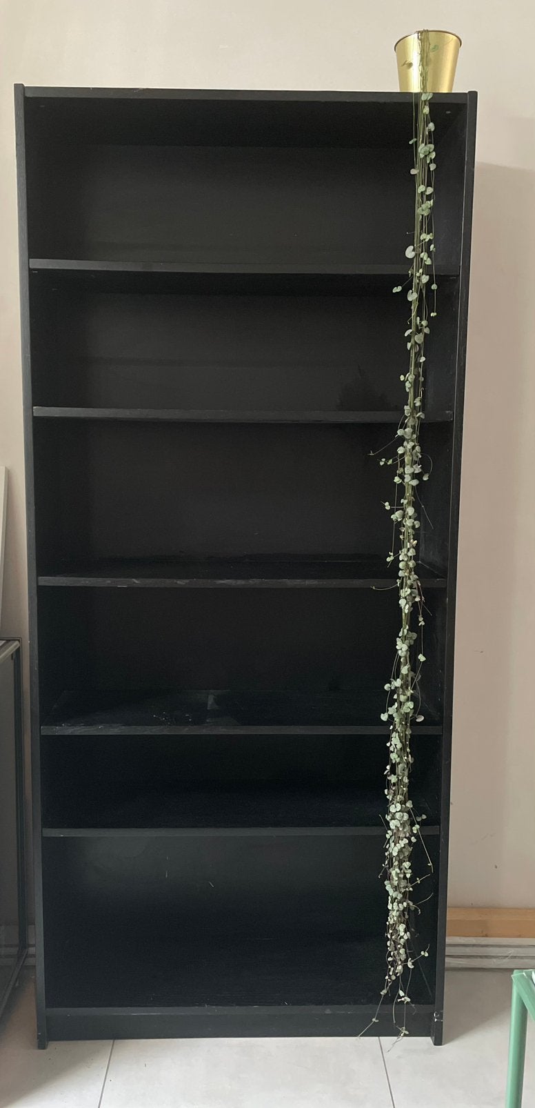 Gratis Zwarte houten boekenkast, Huis en Inrichting, Ophalen, Met plank(en), Gebruikt, 200 cm of meer