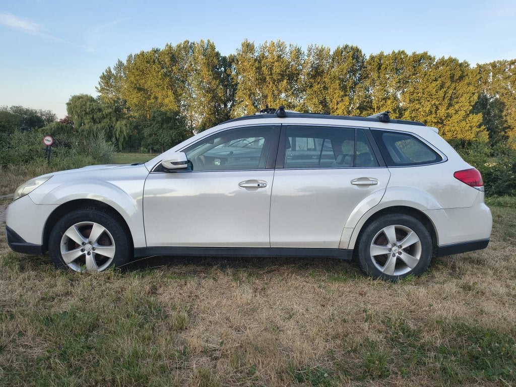 Subaru Outback, Auto's, Euro 5, Zwart, 4 cilinders, Wit