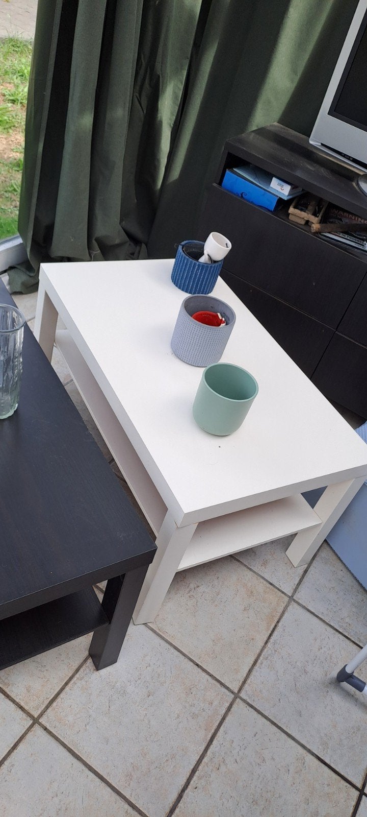 witte salontafel, Ophalen