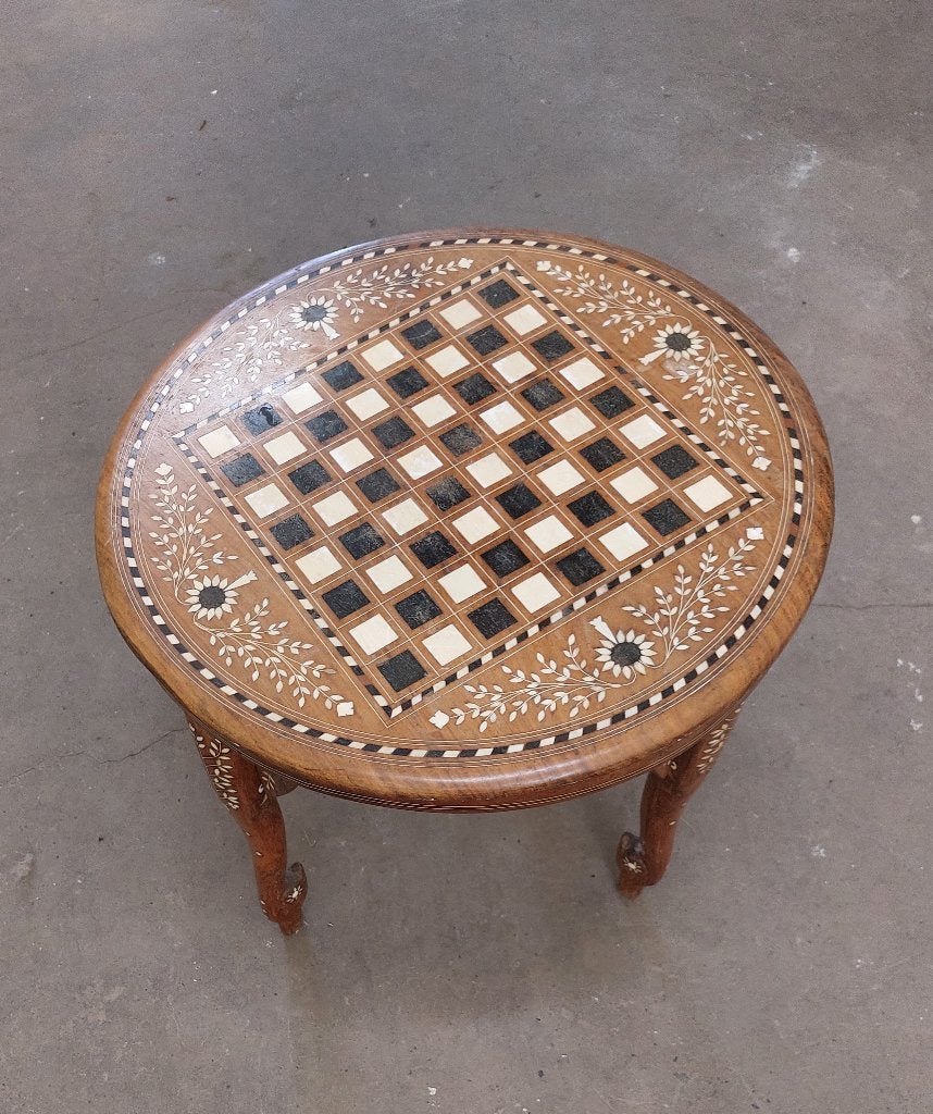 Table basse ronde d'echec, Enlèvement