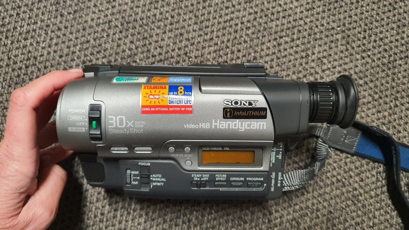 Sony Hi-8 videocamera model CCD-TR820E, Audio, Tv en Foto, Ophalen of Verzenden, Hi 8, Camera