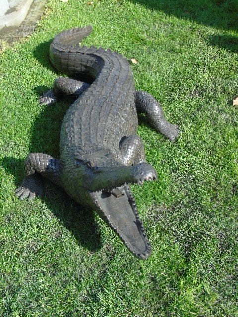 crocodile en bronze , jet d eau , long 2 M !!!, Jardin & Terrasse, Enlèvement, Neuf, Autres matériaux, Fontaine