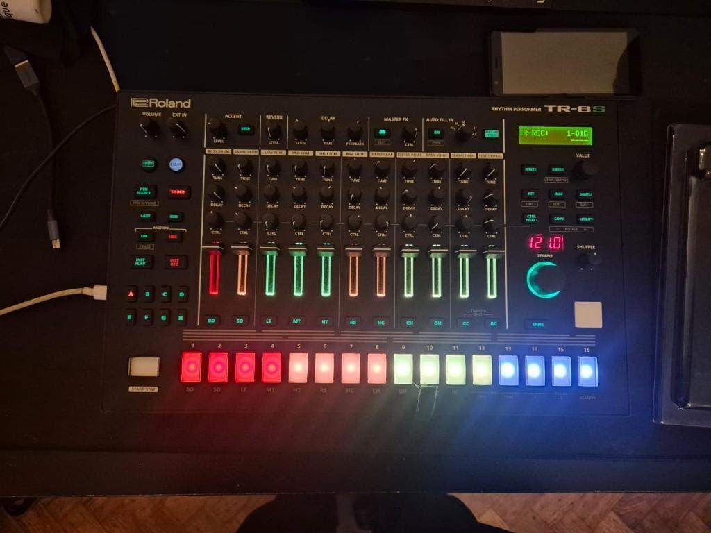 Roland TR-8S — Uitstekende conditie — Zeer weinig gebruikt, Ophalen, Gebruikt, Overige aantallen, Roland
