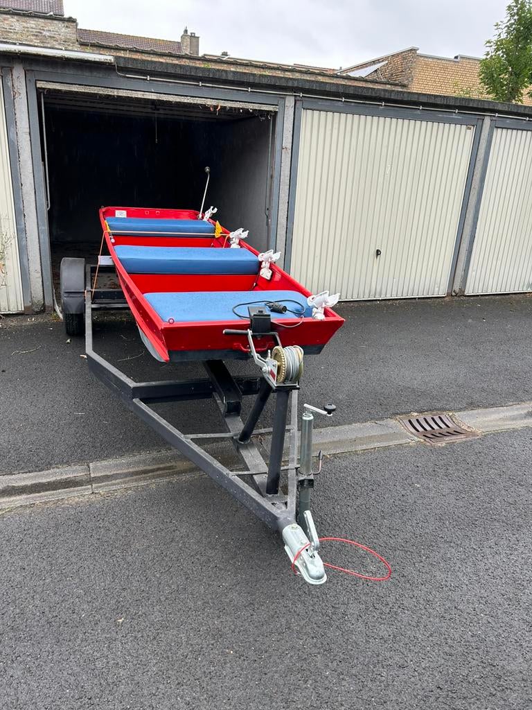 Visbootje te koop, Watersport en Boten, Speedboten, Ophalen, Zo goed als nieuw