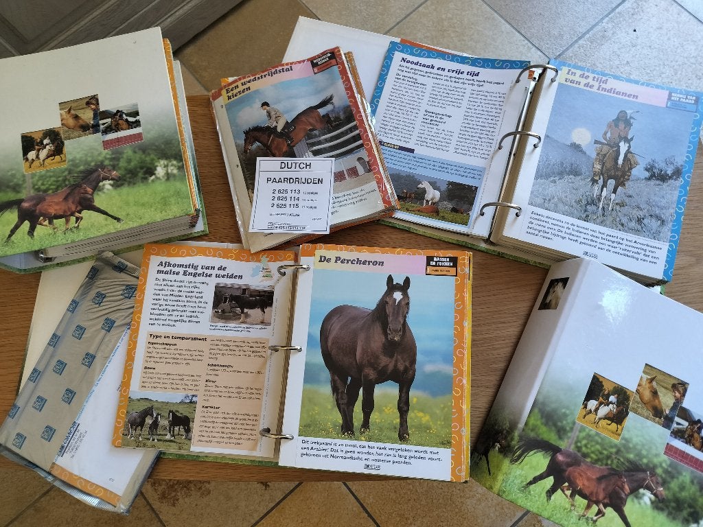 Mappen met paarden, Boeken, Atlas uitgeverij, Paarden of Pony's, Ophalen, Gelezen