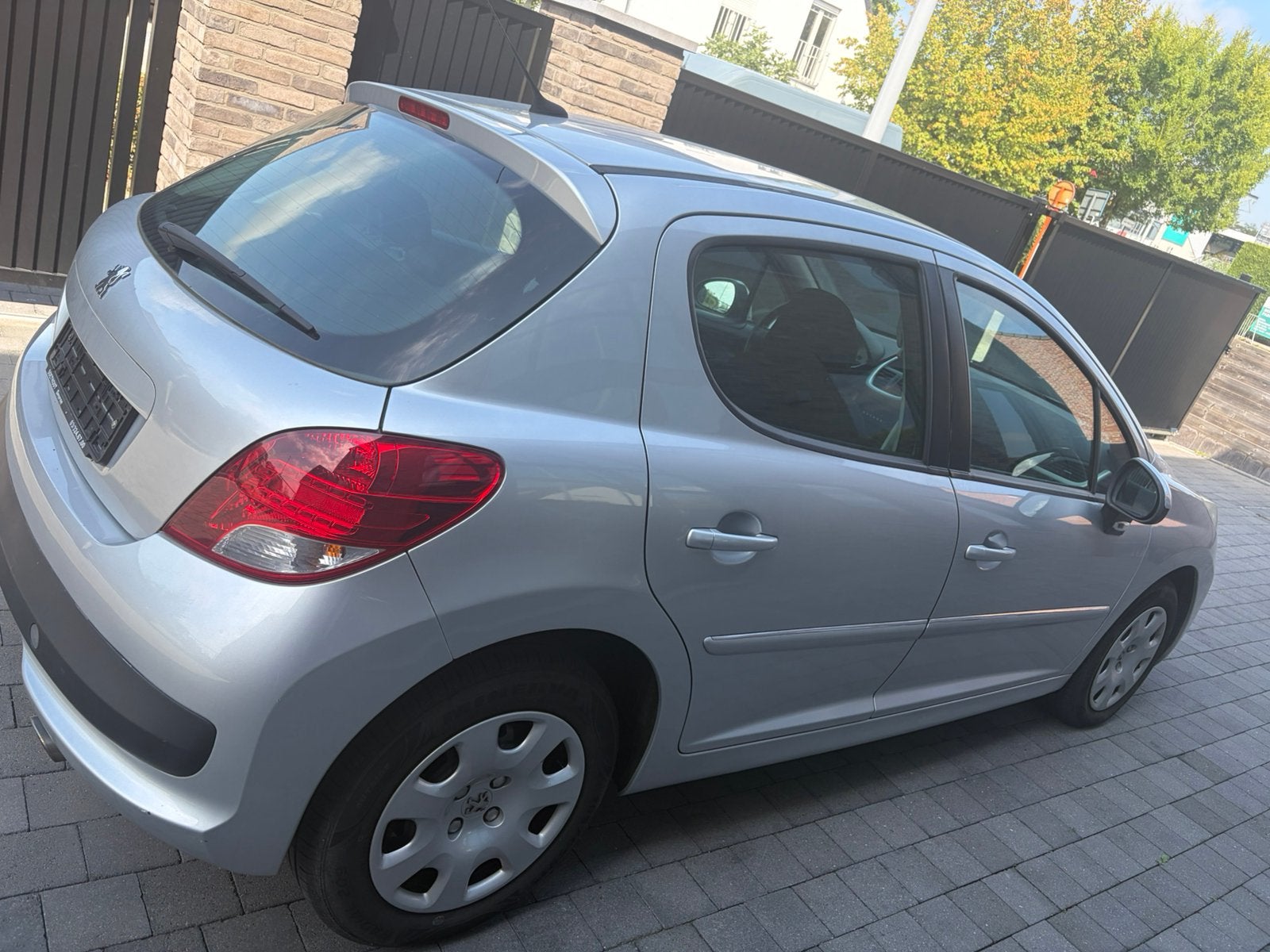 Peugeot 207 1.6i blanco gekeurd 69000km, Autos, Peugeot, Achat, Entreprise, Boîte manuelle, 5 portes