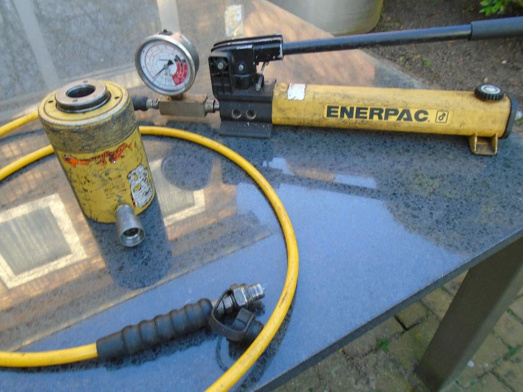 Werkplaatspers, pers, hydrauliek cilinder met pomp. Enerpac, Autos : Divers, Outils de voiture, Enlèvement, Utilisé