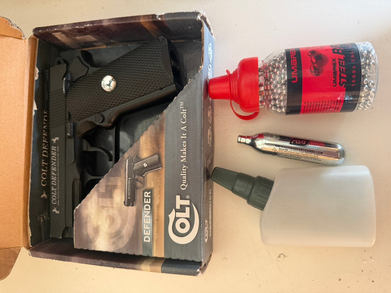Colt Defender CO2, Sport en Fitness, Schietsport-accessoires, Ophalen, Zo goed als nieuw