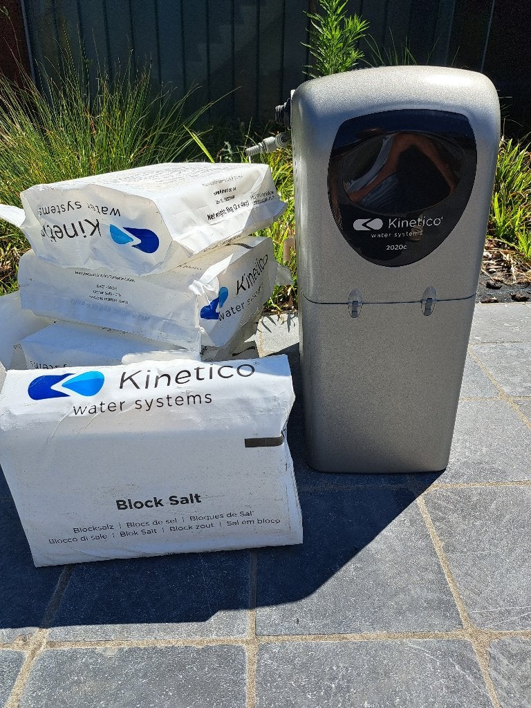 Waterontharder Kinetico 2020c met 40kg blokzout, Electroménager, Adoucisseurs d'eau, Enlèvement, Comme neuf, Adoucisseur d'eau au sel