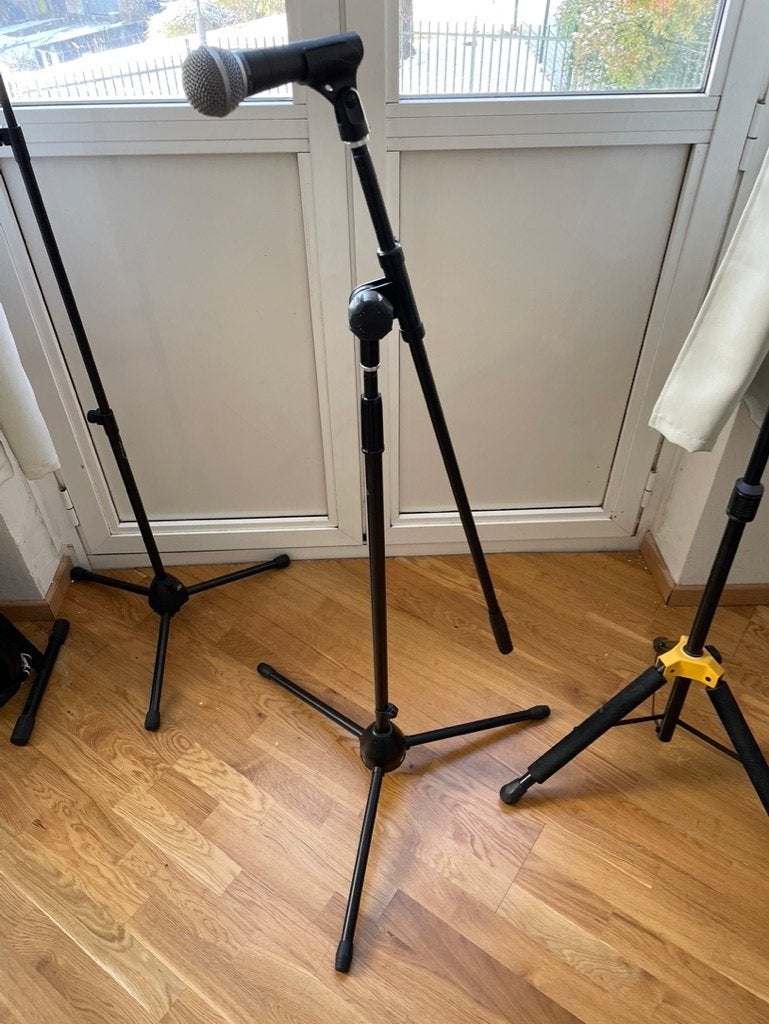 Shure SM58 Microphone + Stand, Muziek en Instrumenten, Microfoons, Ophalen