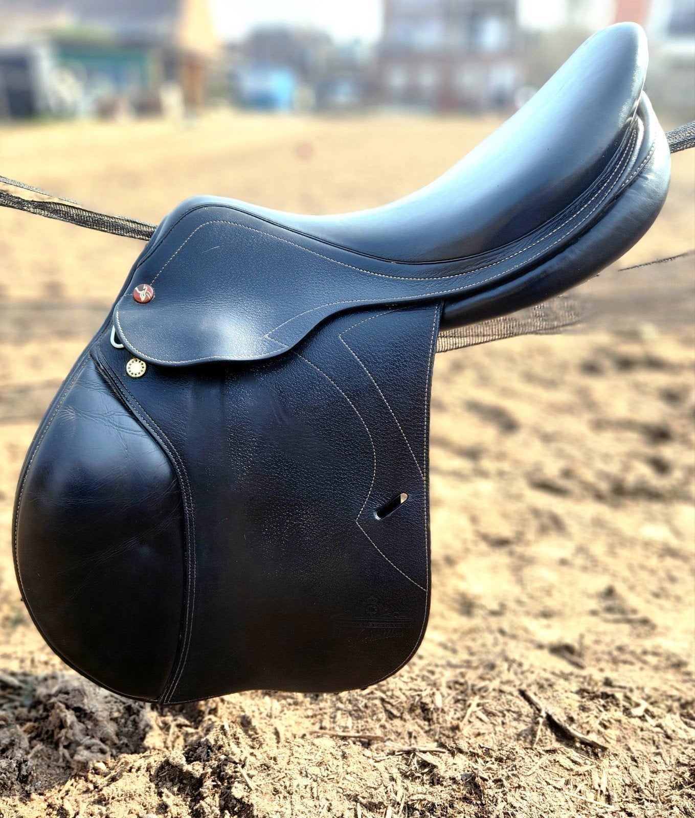 Prestige versailles springzadel 18 inch, Animaux & Accessoires, Chevaux & Poneys | Selles, Enlèvement