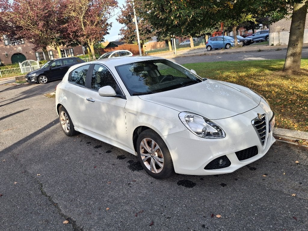 Alfa Romeo Giulietta, Auto's, Voorwielaandrijving, Euro 5, Parkeersensor, Zwart