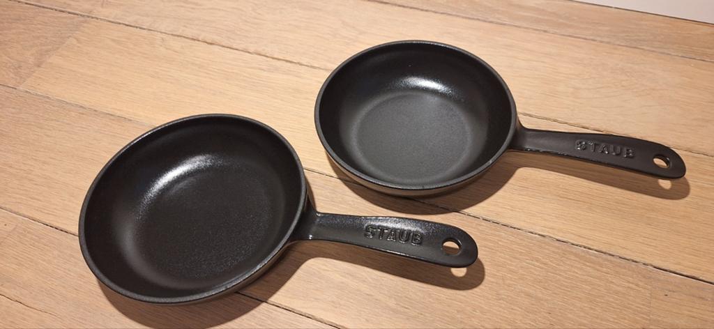 Staub pan 16cm nieuw en ongebruikt, Gietijzer, Nieuw, Ophalen of Verzenden, Keramische plaat
